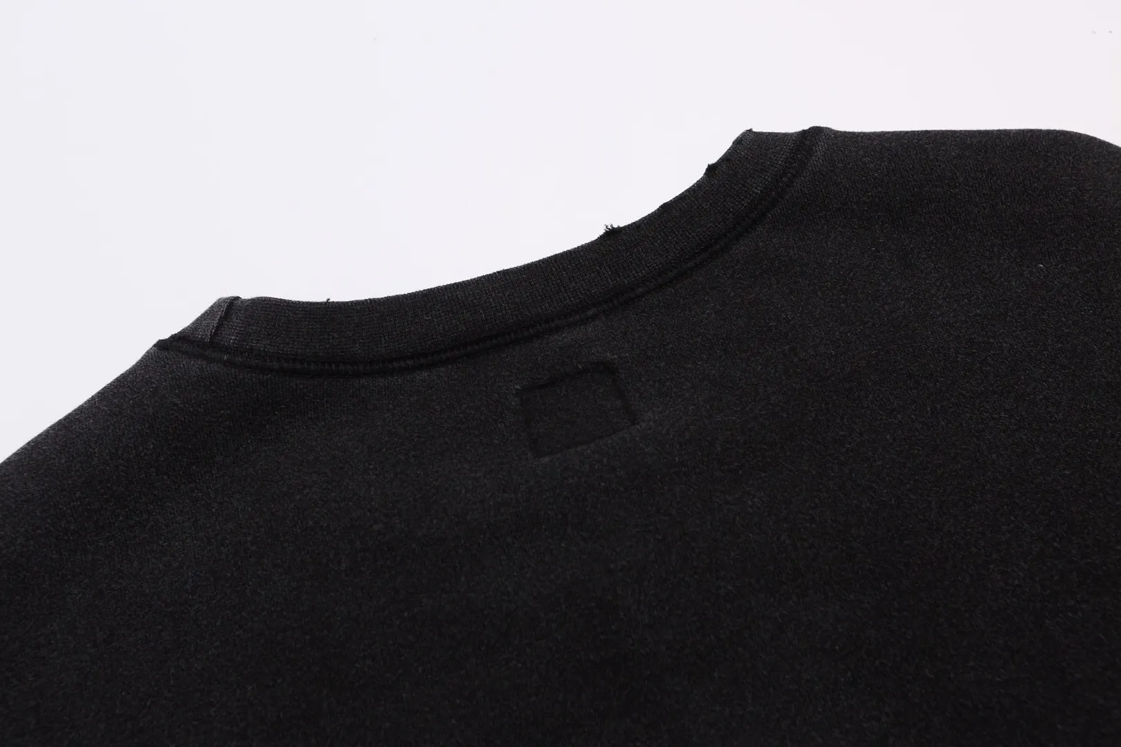 SAINT MICHAEL destroyed DENIM TEARS co-branded DT_CRW SWEAT washed distressed velvet loose sweatshirt Fabric: 420g Style number: SM611 Size: S-M-L-XL Color: Black Price: P198